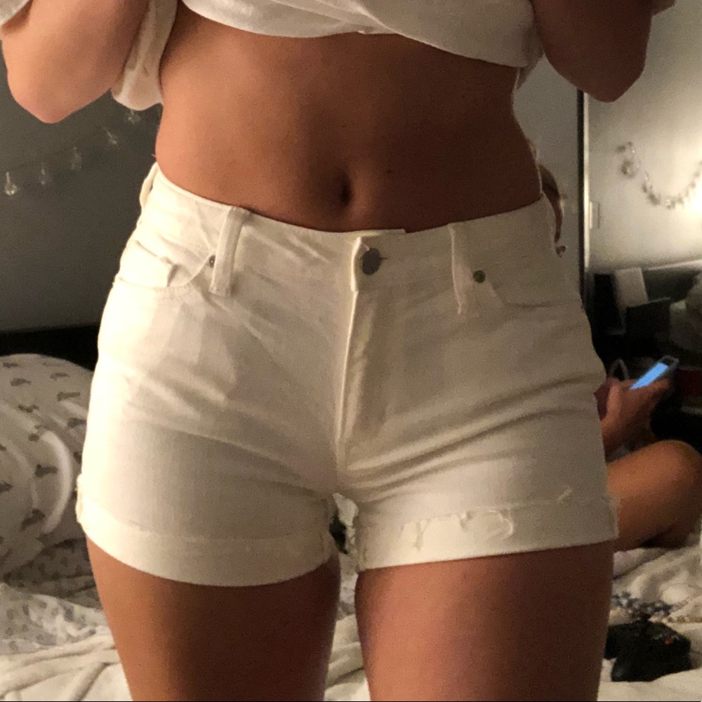 GAP white shorts
